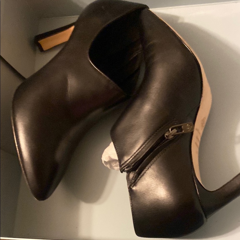 ANTONIO MELANI Black Heeled Boots Sleek Design